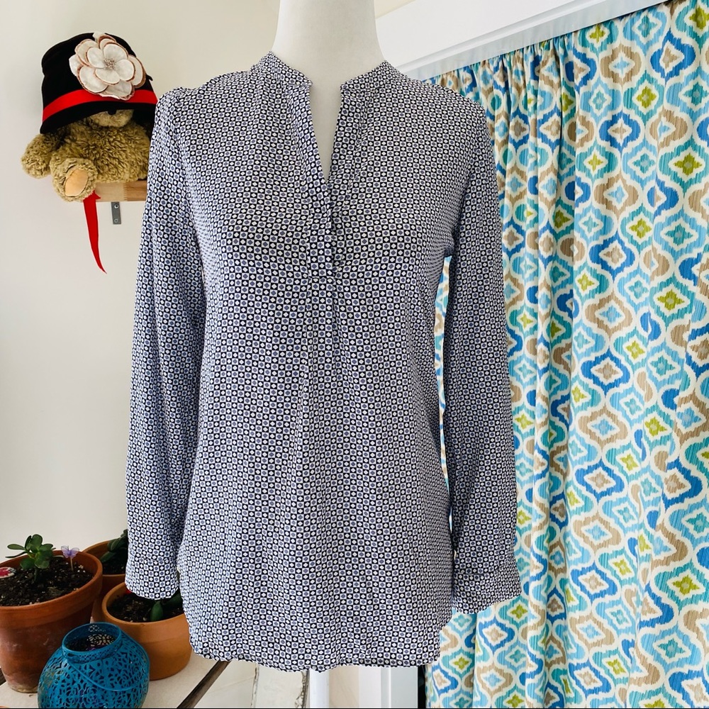 Joie Silk Blouse Geometric Print Split V-Neck Long Sleeves (size XS)